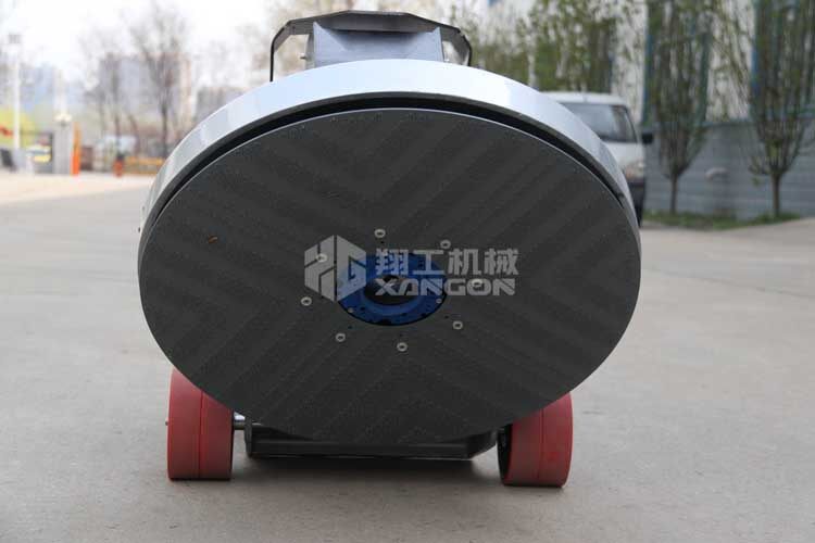 拋光機(jī)是為了讓地面表面有光澤，需要先研磨后才可以拋光。拋光分為粗拋和精拋，這時(shí)候可以使用拋光機(jī)，配合拋光墊，提高地面的光澤度。高速地坪拋光機(jī)讓你輕松完成地坪拋光工作，提高地坪亮度。