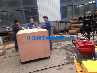 山東翔工機械小型壓路機發(fā)貨現(xiàn)場忙！