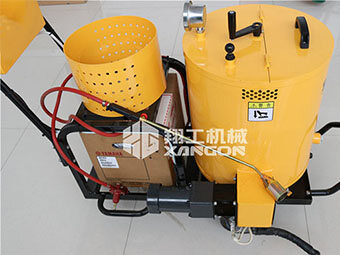 翔工瀝青灌縫機(jī)打造競爭優(yōu)勢(shì)，在養(yǎng)護(hù)設(shè)備市場中脫穎而出