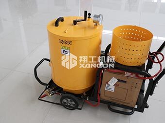 瀝青灌縫機廠家迎合路面養(yǎng)護需求，適應市場變化