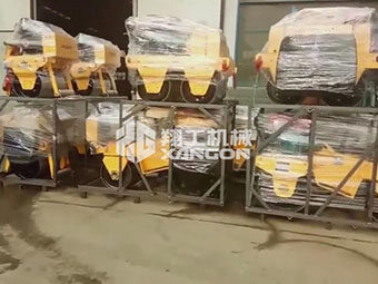 翔工機械一批小型壓路機包裝好，成功出口到國外