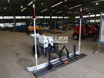 客戶廠房施工，小型激光整平機(jī)助“一臂之力”