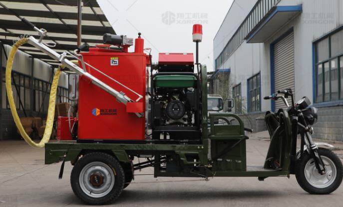 瀝青灌縫機(jī)裂縫修補(bǔ)，橫向縱向都可以